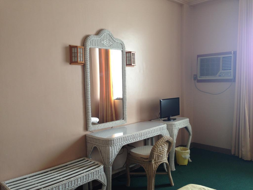 Harbor Lights Hotel And Restaurant Cagayan de Oro Room photo